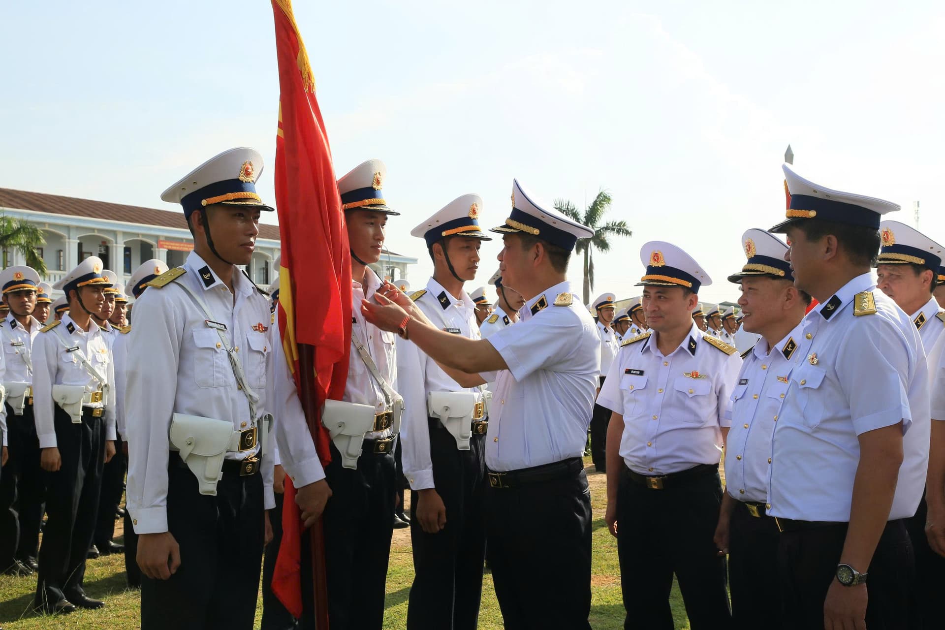 Chính ủy Hải quân thăm, động viên lực lượng luyện tập diễu binh, diễu hành