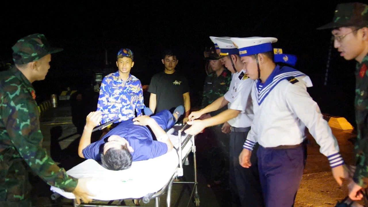 Ngư dân Quảng Nam được quân y đảo Trường Sa cấp cứu kịp thời