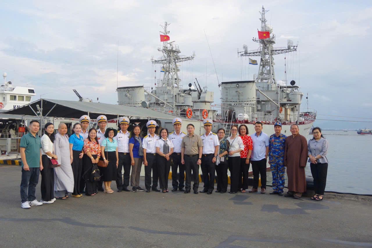 Đoàn công tác Ủy ban Mặt trận Tổ quốc Việt Nam quận Gò Vấp thăm Lữ đoàn 161