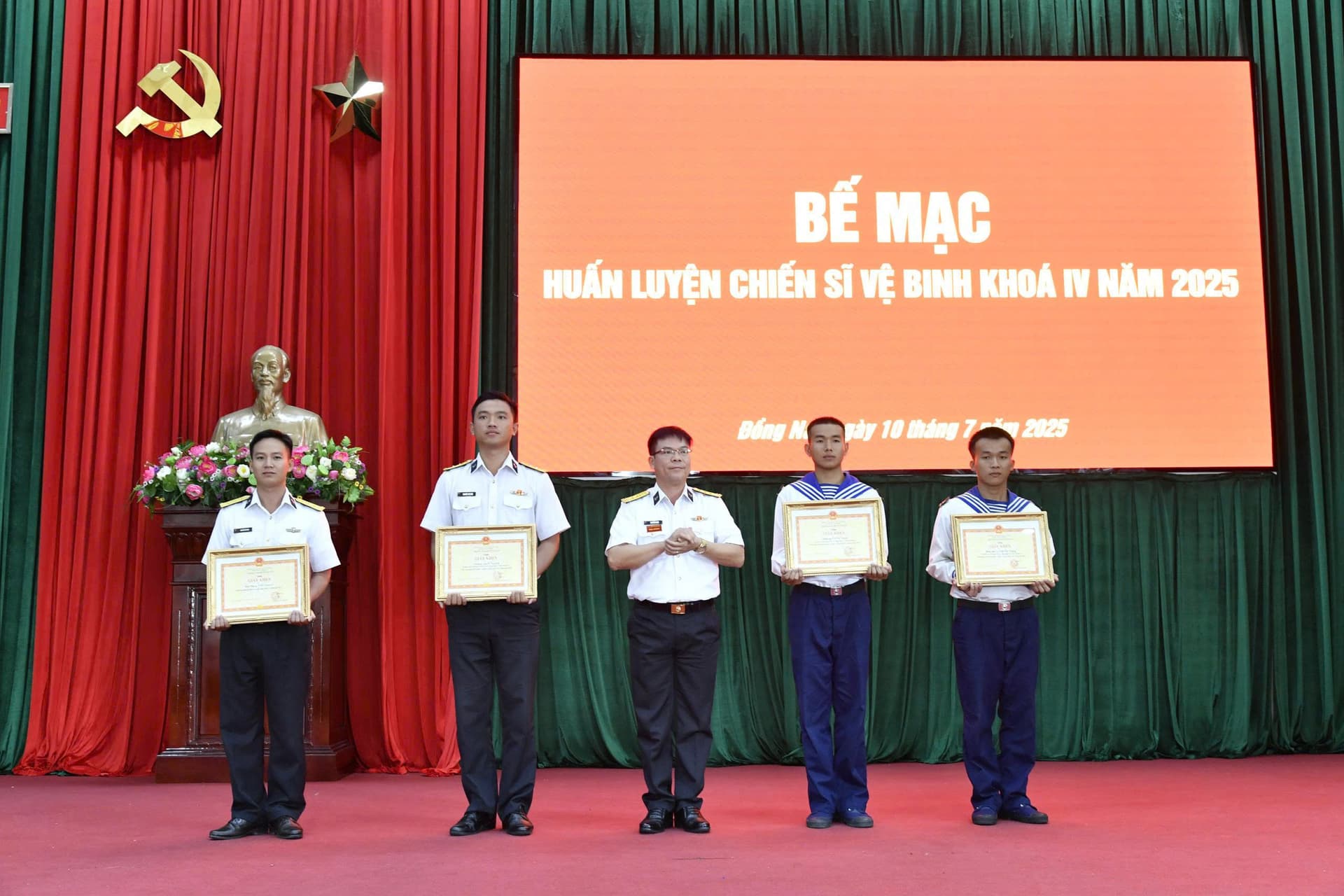 Bế mạc huấn luyện chiến sĩ vệ binh Khóa IV