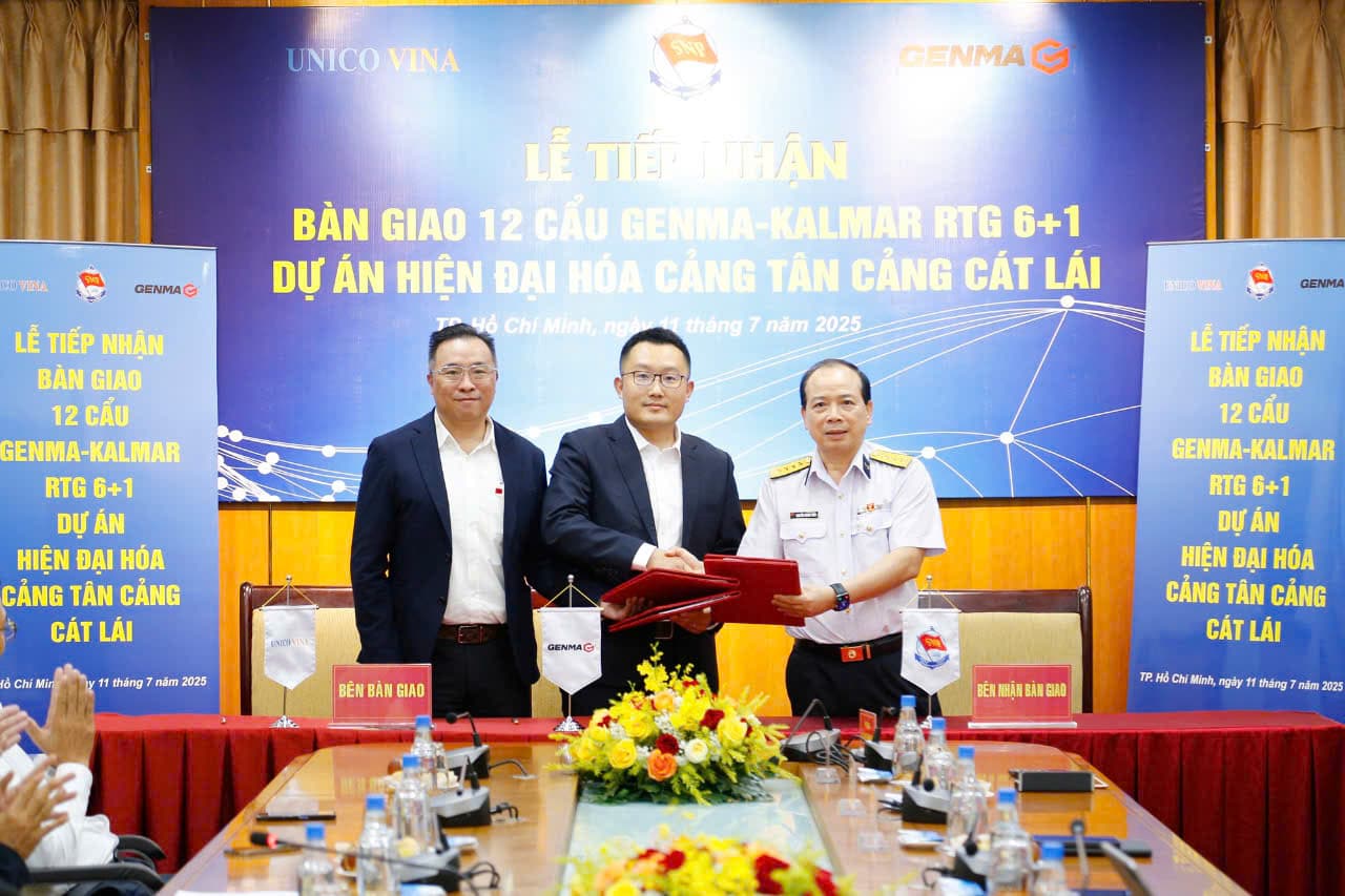 Tân cảng Sài Gòn tiếp nhận 12 cẩu khung Genma - Kalmar RTG6+1