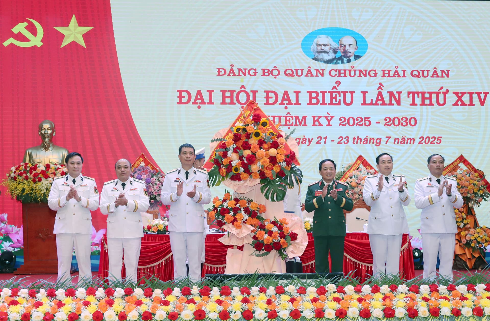 Đại tướng Trịnh Văn Quyết dự, chỉ đạo Đại hội đại biểu Quân chủng Hải quân lần thứ XIV