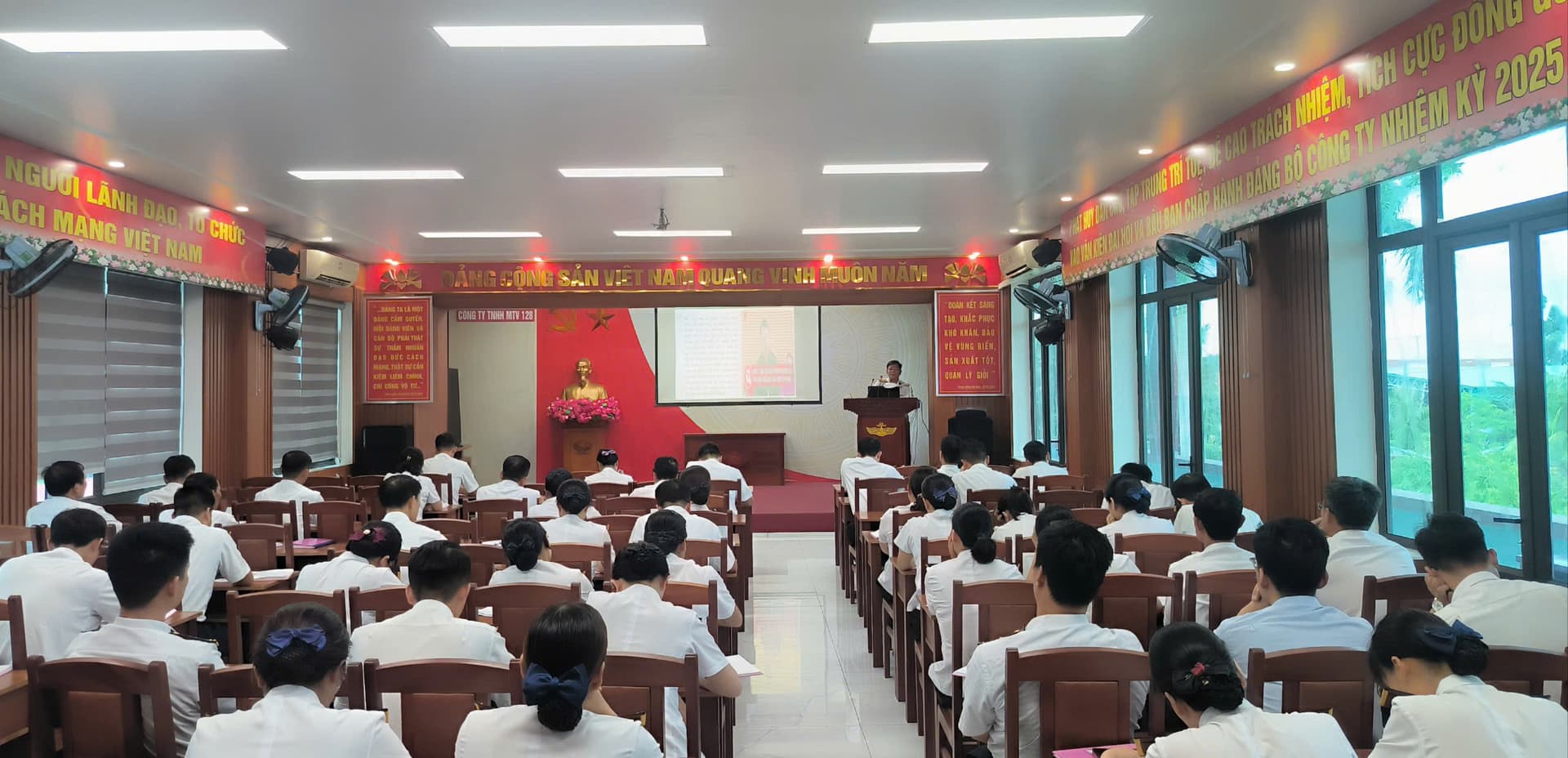 Hải đoàn 128 phối hợp phổ biến, giáo dục pháp luật năm 2025