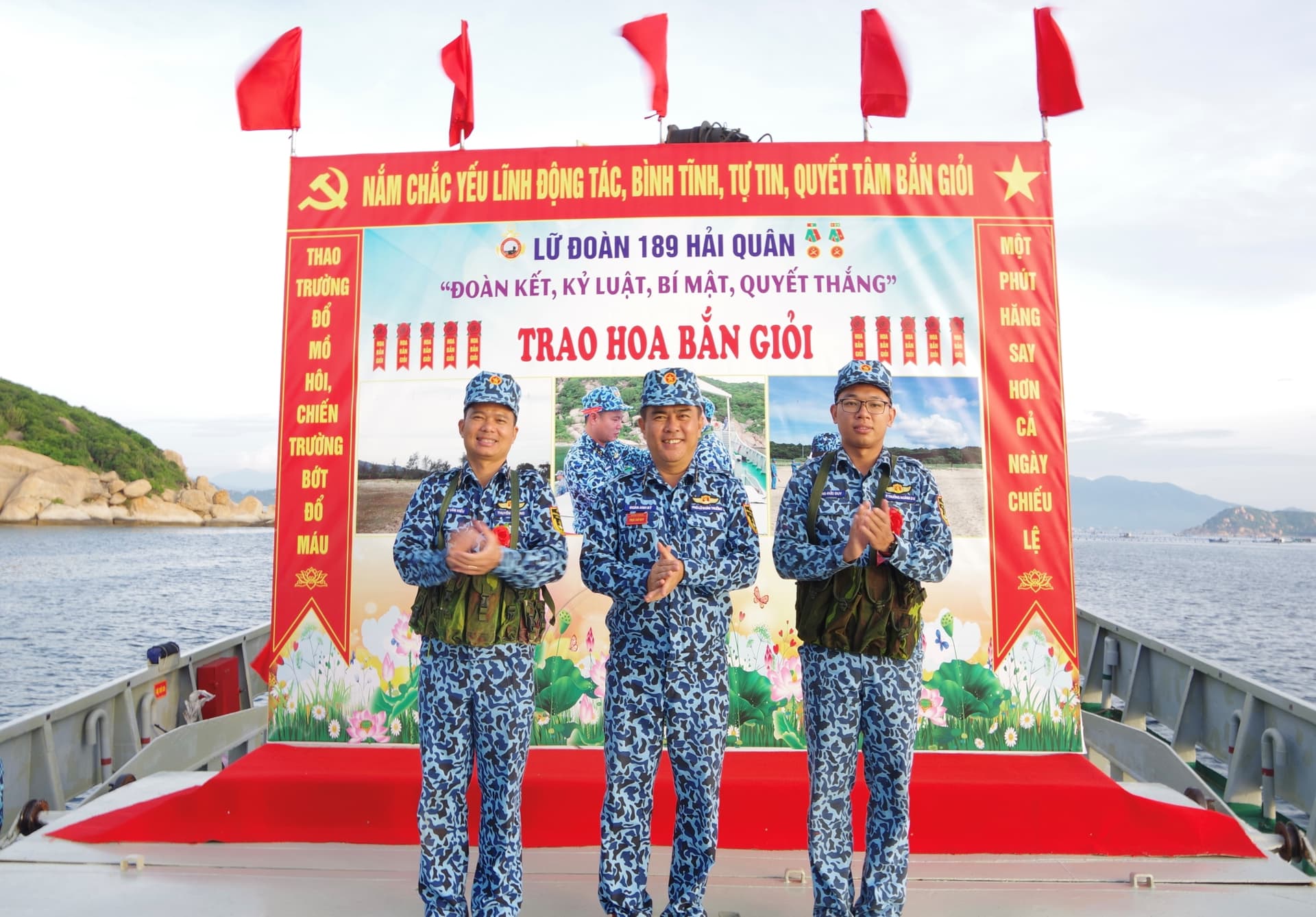 Lữ đoàn 189 kiểm tra bắn đạn thật trên biển