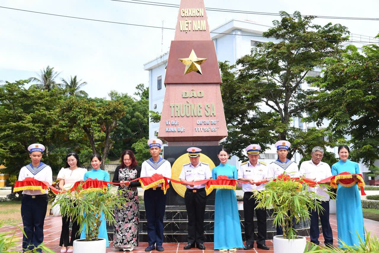 Lữ đoàn 161 khánh thành công trình mô hình cột mốc chủ quyền đảo Trường Sa