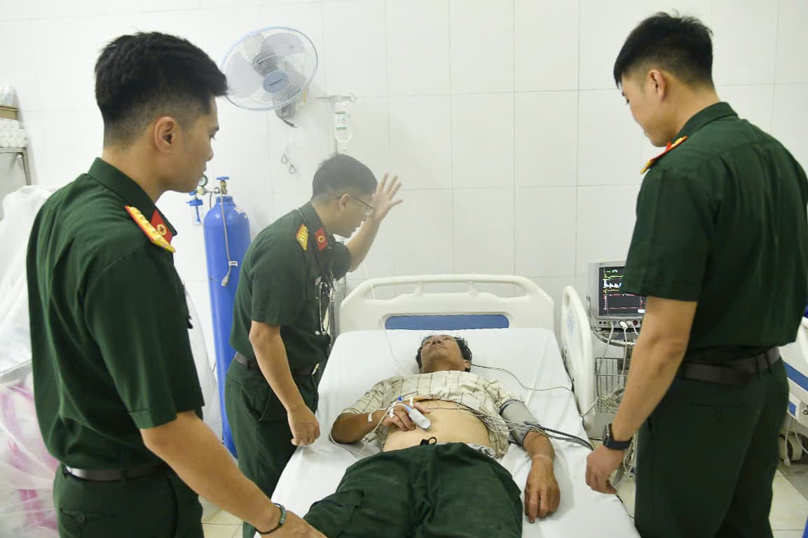 Bệnh xá đảo Nam Yết cấp cứu kịp thời ngư dân bị đột quỵ