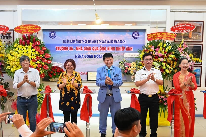 Triển lãm “Trường Sa - Nhà giàn” qua ống kính của nghệ sĩ nhiếp ảnh Đoàn Hoài Trung