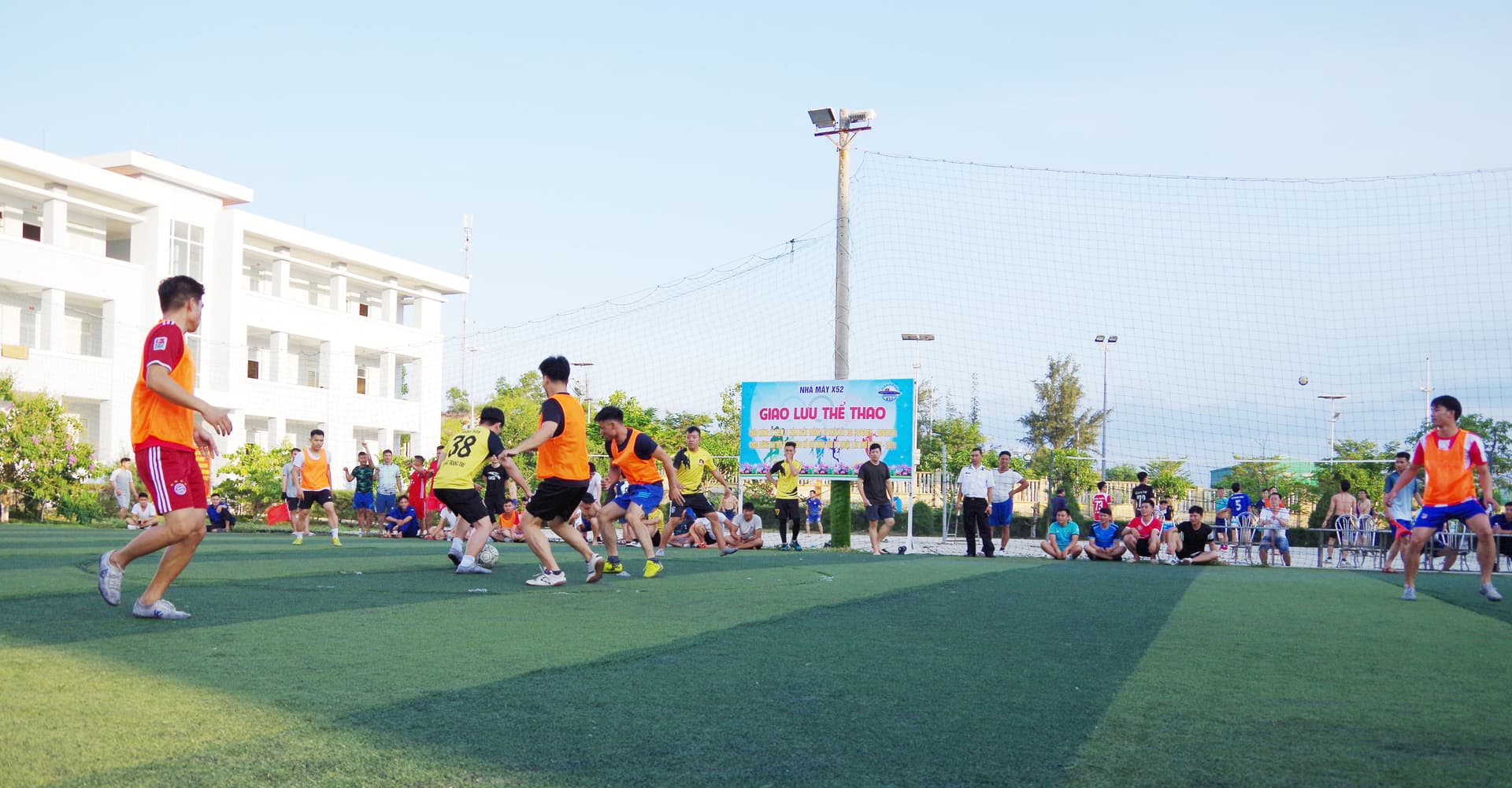 Đoàn cơ sở Nhà máy X52 tổ chức giải bóng đá mi ni