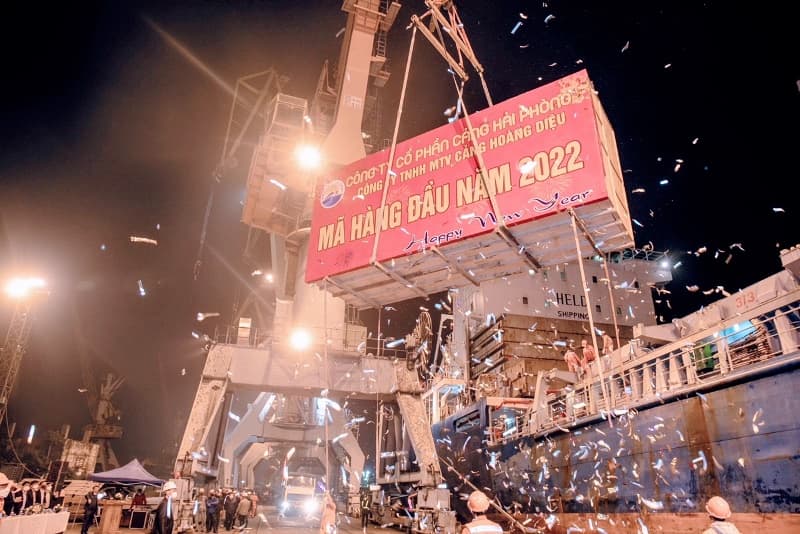 Cảng Hải Phòng đón mã hàng đầu tiên của năm mới 2022