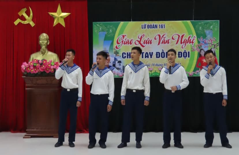 Giao lưu văn nghệ “Chia tay đồng đội”