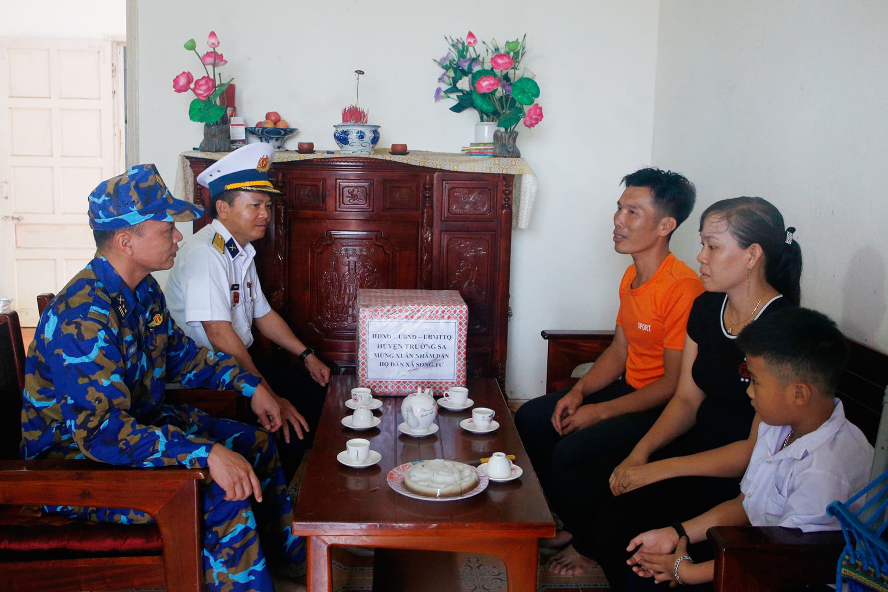 Vùng 4 Hải quân: Hoàn thành chuyến công tác chúc tết quân và dân huyện đảo Trường Sa