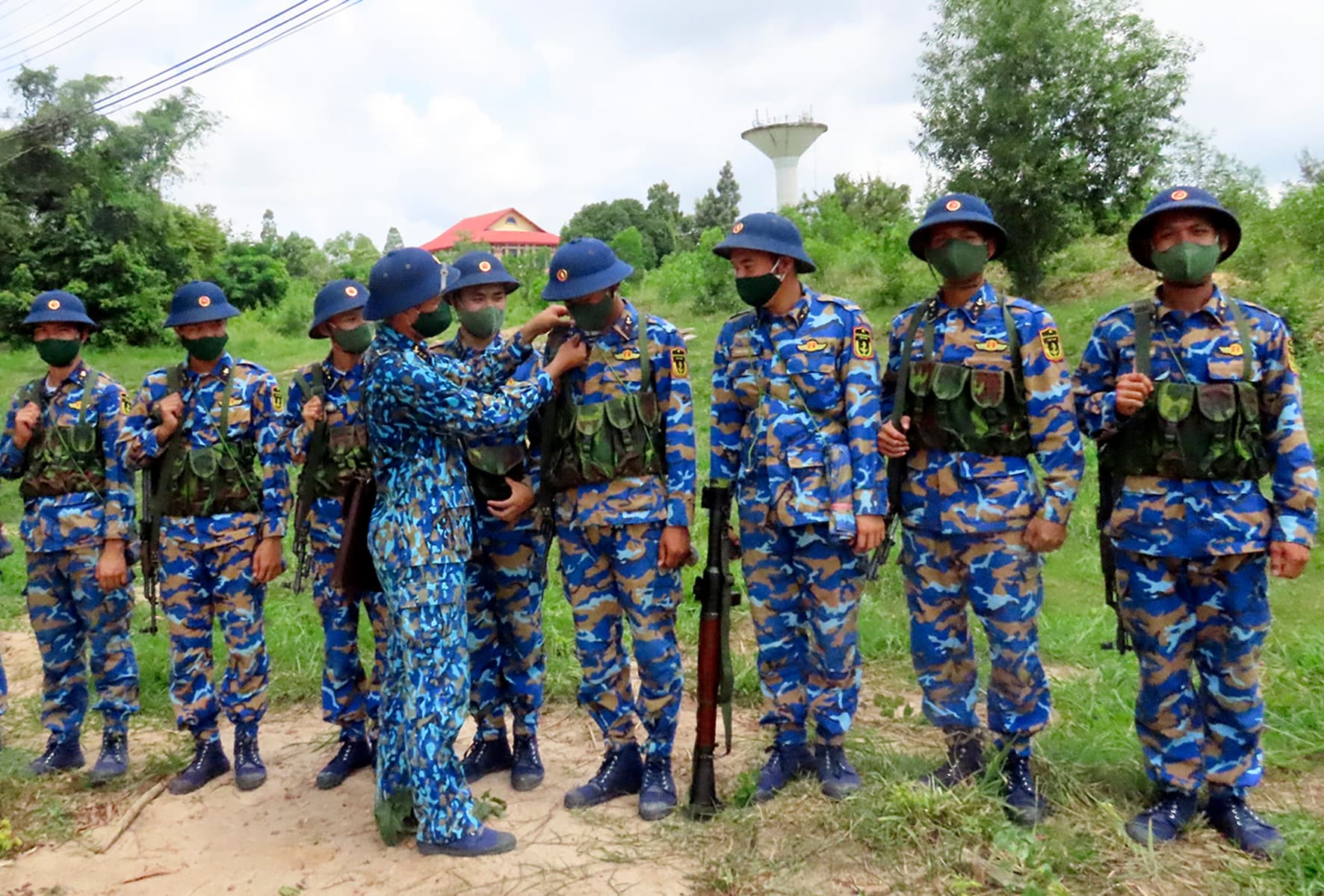 Phát huy dân chủ để hoàn thành tốt nhiệm vụ