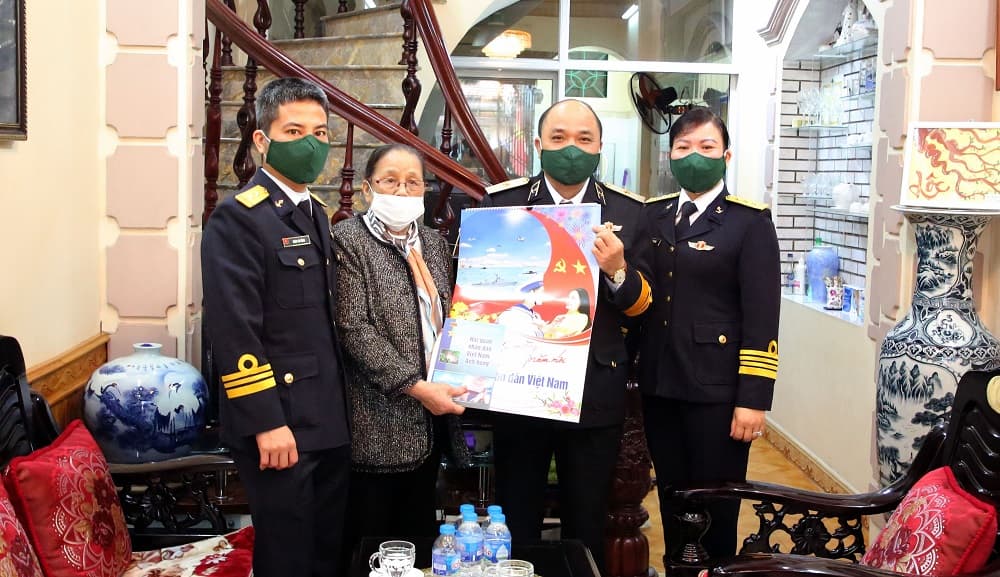 Thủ trưởng Bộ Tư lệnh Hải quân: Chúc tết gia đình chính sách trên địa bàn TP. Hải Phòng