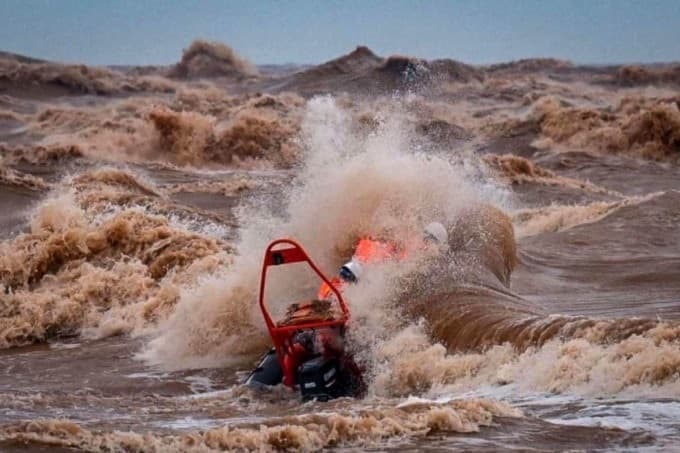 Câu chuyện về người hùng cứu nạn trên biển