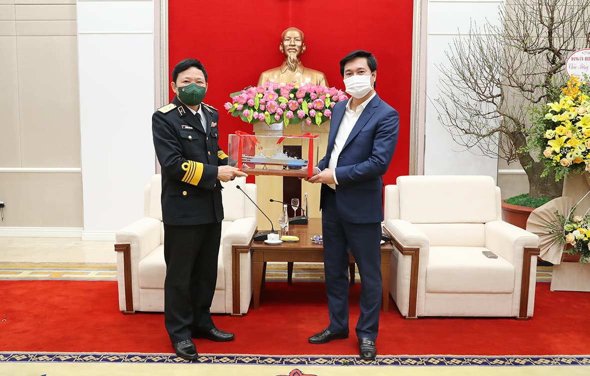 Chính ủy Hải quân thăm, chúc tết tỉnh Quảng Ninh