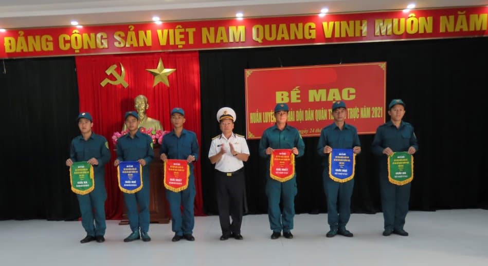 Lữ đoàn 161 bế mạc huấn luyện hải đội dân quân thường trực