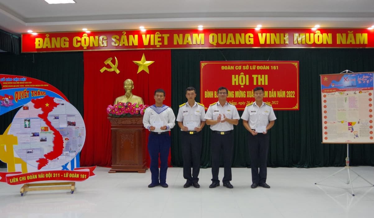 Lữ đoàn 161: Hội thi bình báo tường Mừng xuân Nhâm Dần 2022