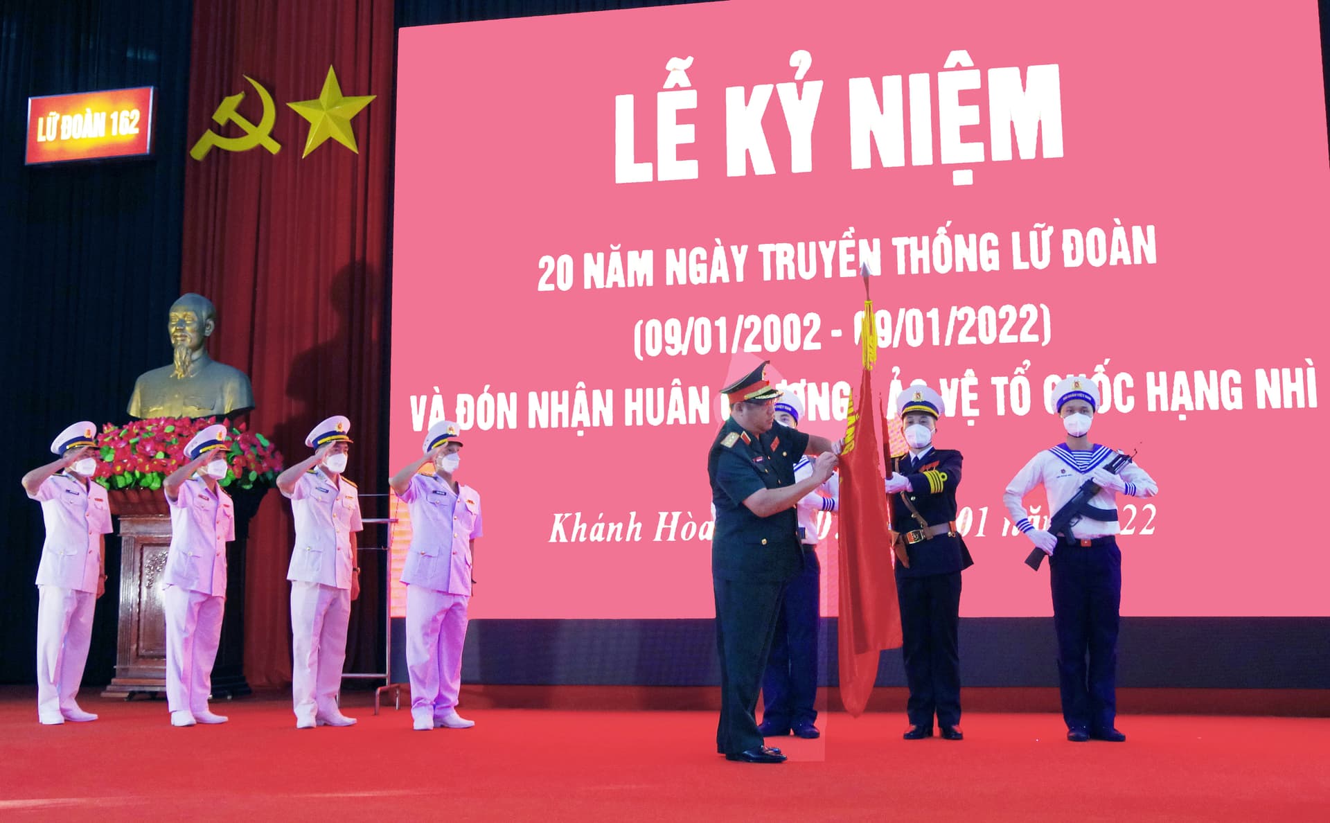 Lữ đoàn 162 đón nhận Huân chương bảo vệ Tổ quốc hạng Nhì