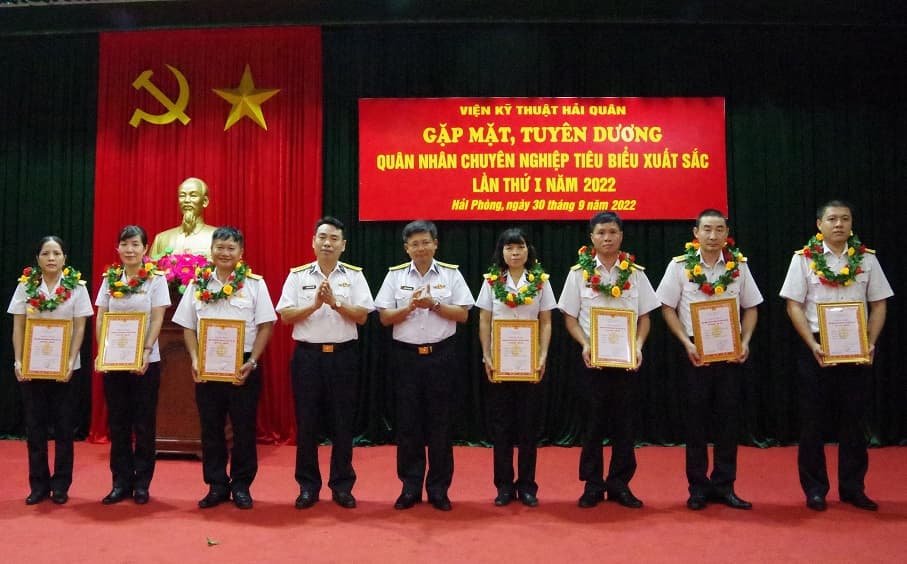 Viện Kỹ thuật Hải quân gặp mặt, tuyên dương QNCN tiêu biểu xuất sắc