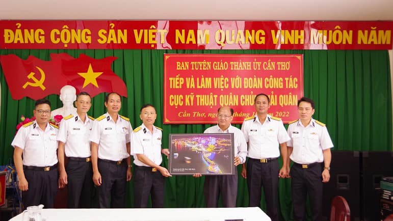 Đoàn công tác của Cục Kỹ thuật Hải quân làm việc với Ban Tuyên giáo Thành ủy Cần Thơ