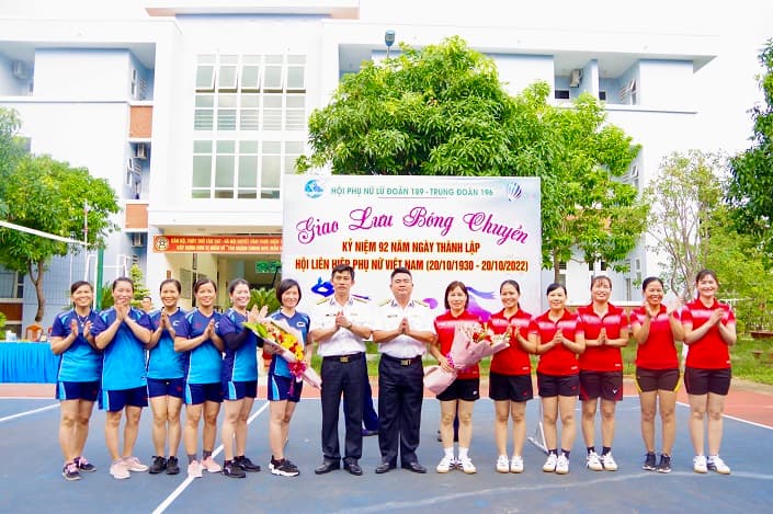 Phụ nữ Lữ đoàn 189 và Trung đoàn 196 giao hữu thể thao