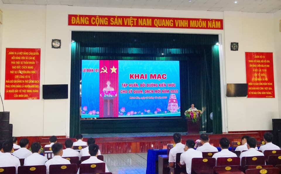 Lữ đoàn 101 tập huấn SQ, QNCN mới về đơn vị năm 2022