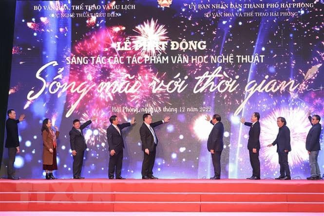 Phát động sáng tác các tác phẩm văn học nghệ thuật chủ đề “Sống mãi với thời gian”