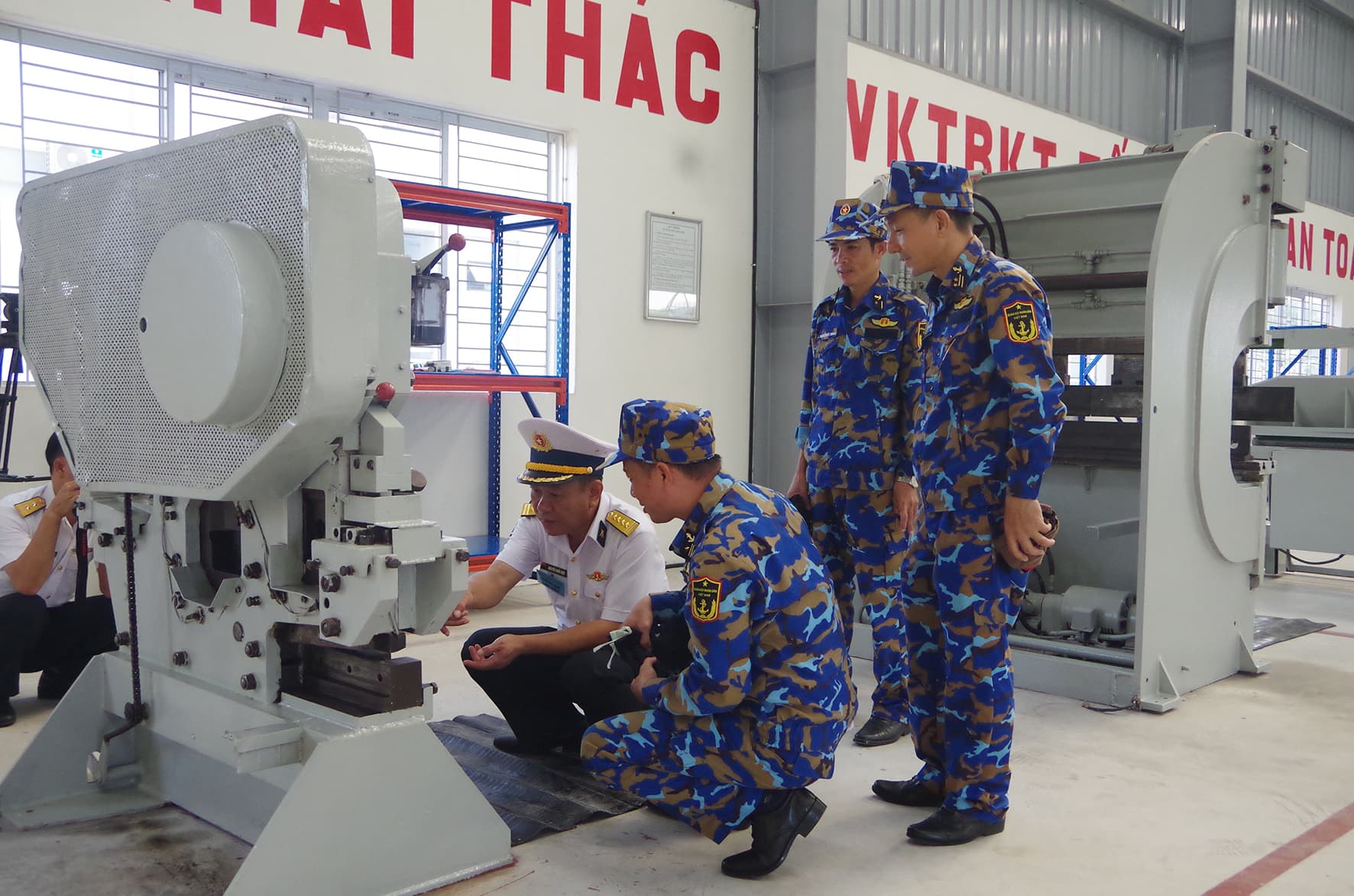 Nâng cao chất lượng sửa chữa tàu ở Đoàn Đo đạc biên vẽ hải đồ và nghiên cứu biển