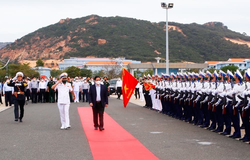 Thủ tướng Phạm Minh Chính thăm Lữ đoàn 189 và Lữ đoàn 162
