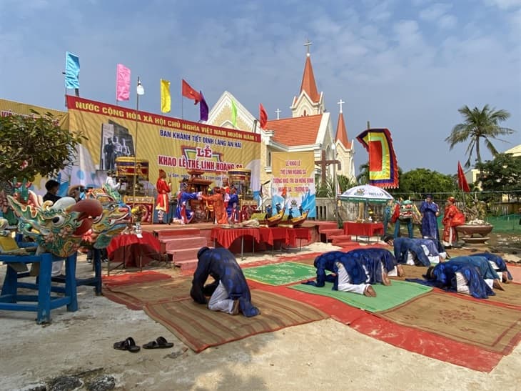 Thiêng liêng Lễ khao lề thế lính Hoàng Sa