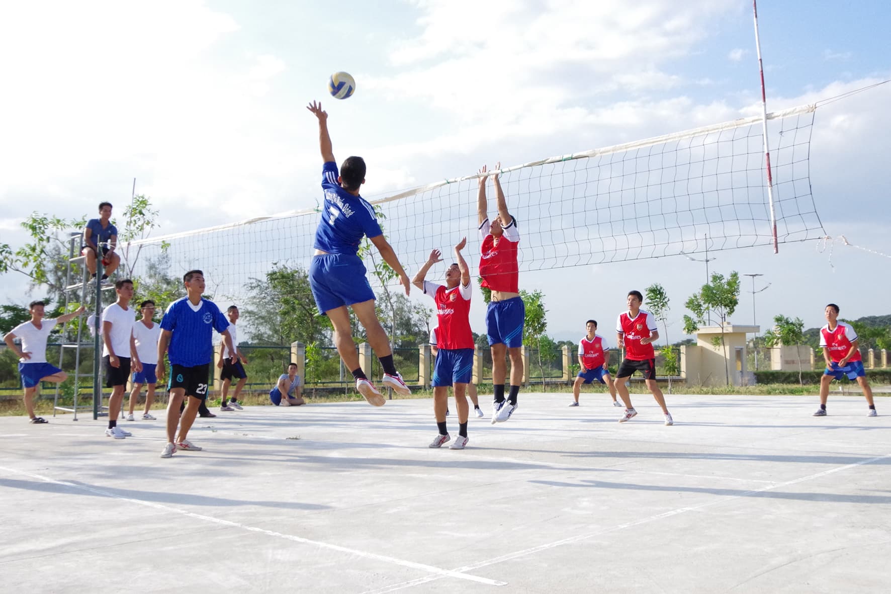 Tuổi trẻ Tiểu đoàn 1 Công binh tổ chức giải thi đấu bóng chuyền