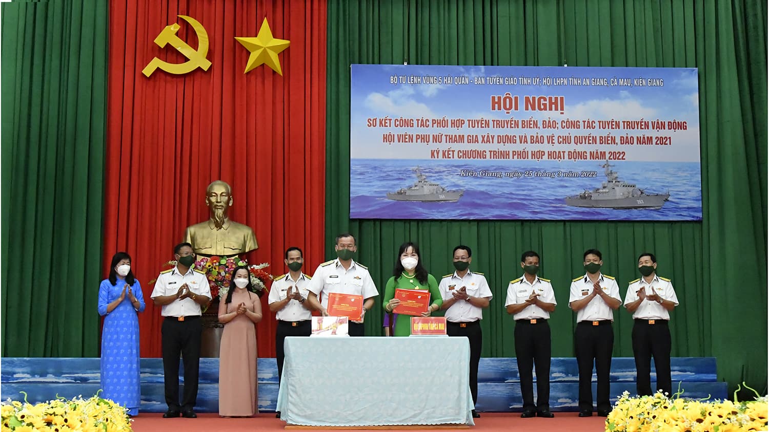 Gắn biên giới đất liền với biển, đảo khơi xa