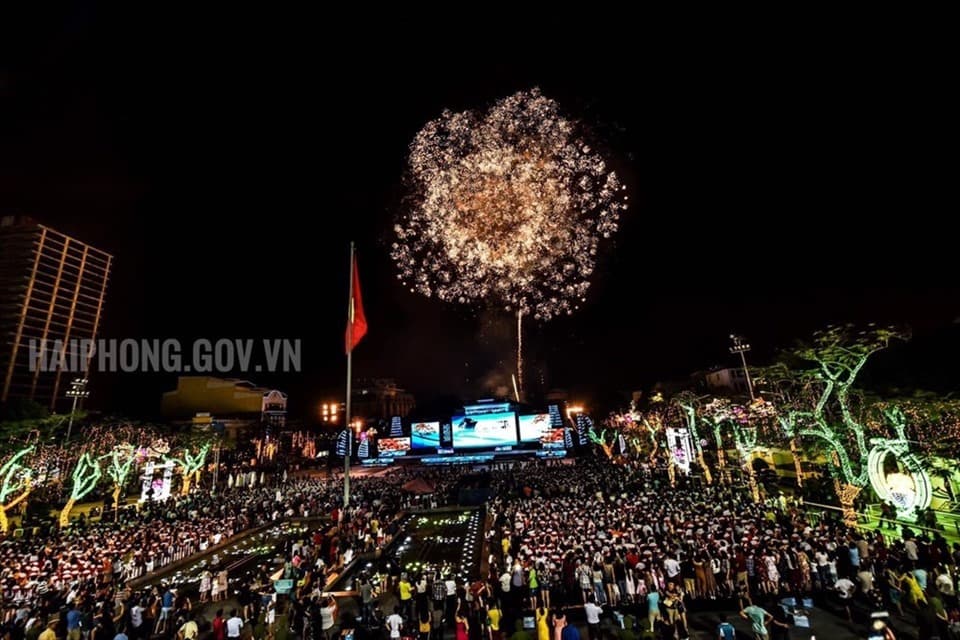 Hải Phòng sẽ bắn pháo hoa dịp khai mạc Lễ hội Hoa phượng đỏ 2022