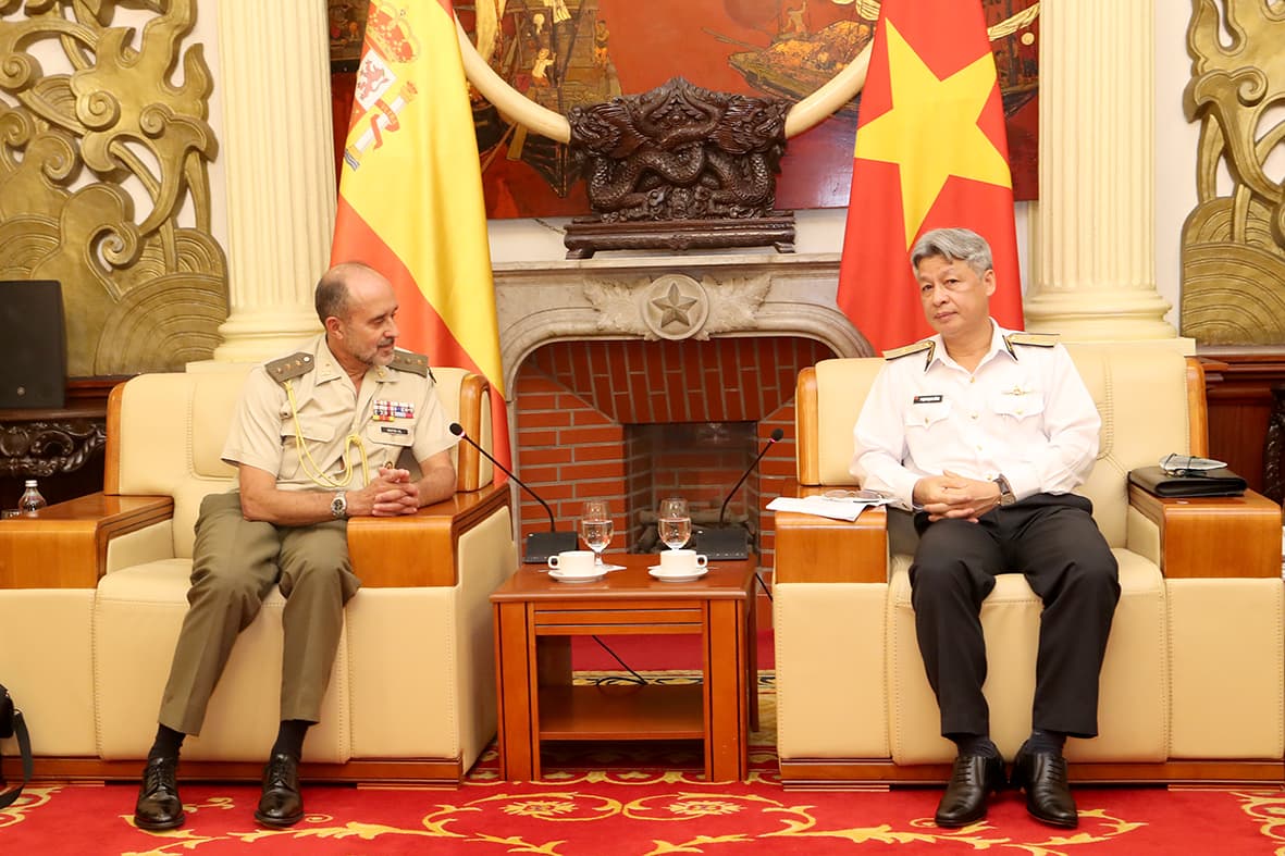 Tiếp Tùy viên Quốc phòng Tây Ban Nha