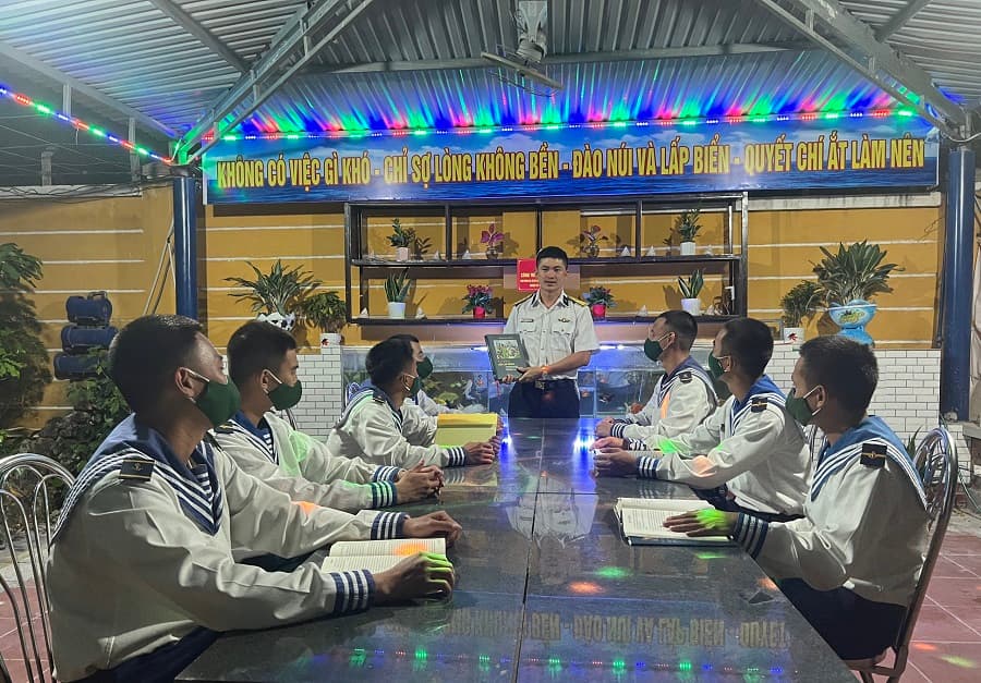 Đoàn cơ sở Tiểu đoàn 458 tổ chức bình sách