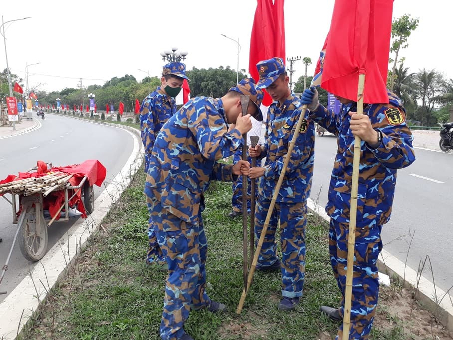 Cán bộ, chiến sĩ Kho 703 tham gia trang trí phục vụ SEA Games 31