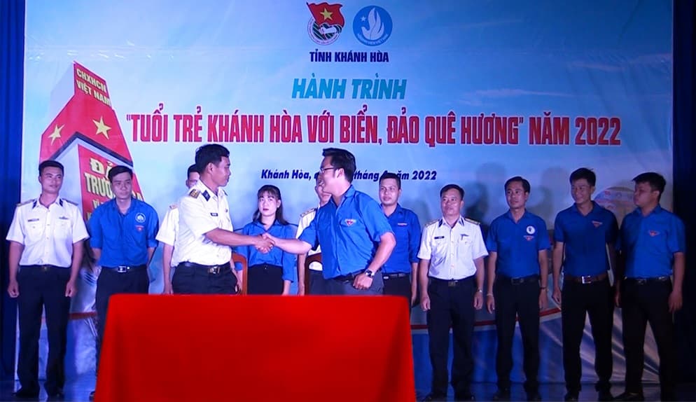 Hành trình "Tuổi trẻ Khánh Hòa với biển, đảo quê hương"