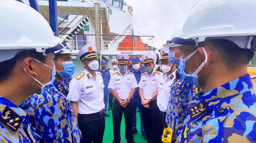 Đoàn công tác của Bộ Tư lệnh Hải quân kiểm tra Tàu 927-Yết Kiêu