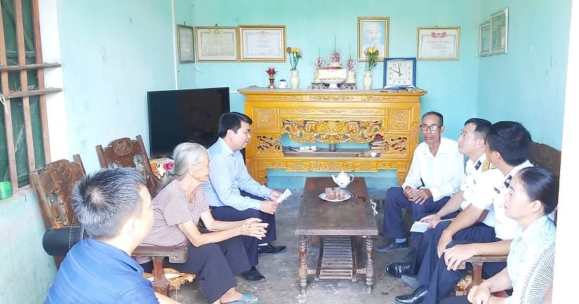 Tiểu đoàn 151: Tặng quà thương binh, gia đình chính sách