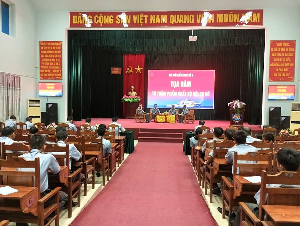 Tọa đàm “Tô thắm phẩm chất Bộ đội Cụ Hồ”, kiên quyết chống chủ nghĩa cá nhân