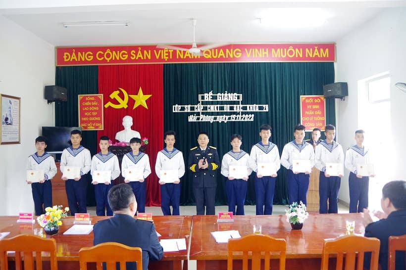 Đoàn Đo đạc biên vẽ hải đồ và nghiên cứu biển bế giảng lớp sơ cấp chuyên môn kỹ thuật