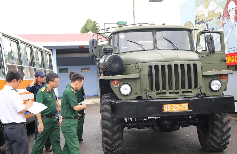 Nghiệm thu xe ô tô sau sửa chữa tại Nhà máy Z753