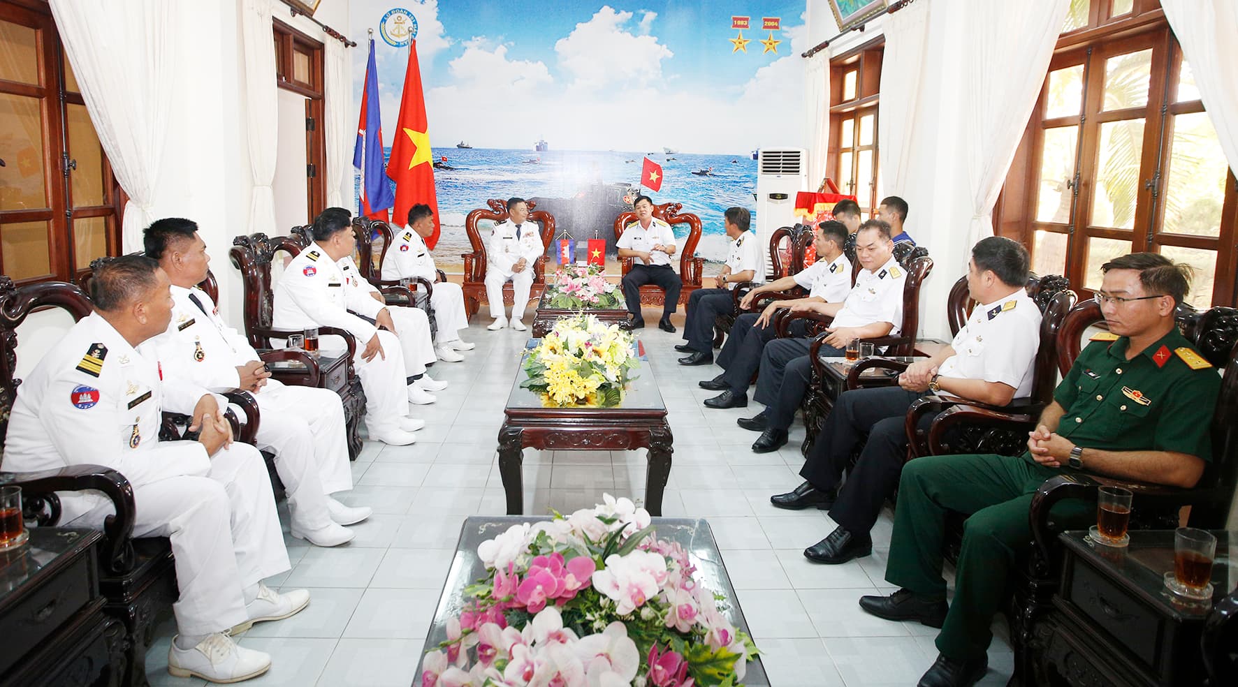 Đoàn cán bộ Hải quân Hoàng gia Cam-pu-chia thăm và làm việc với Lữ đoàn 101