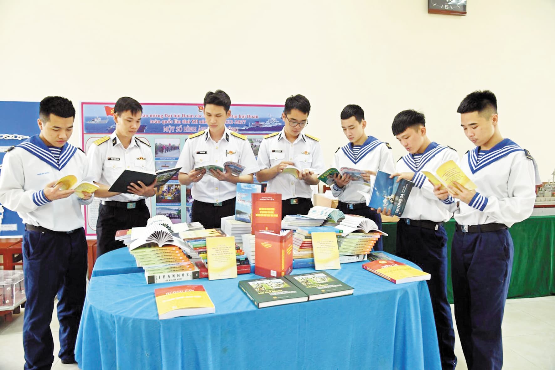 Phát huy vai trò của văn hóa, văn học nghệ thuật gắn với xây dựng văn hoá biển