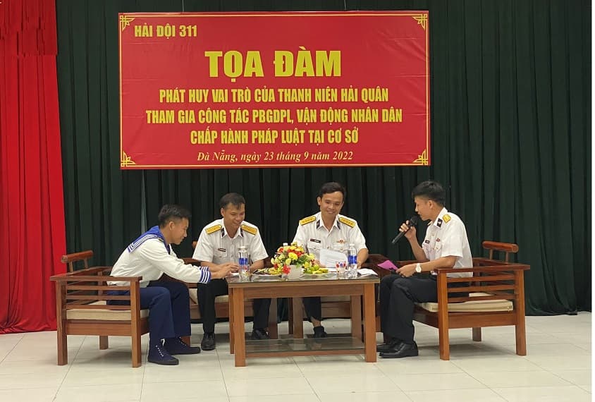 Đoàn cơ sở Lữ đoàn 161 tổ chức tọa đàm thanh niên