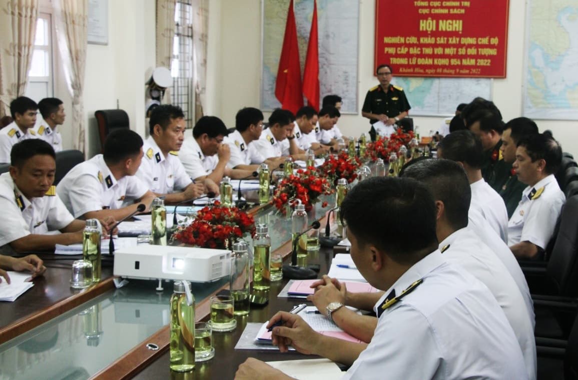 Cục Chính sách khảo sát xây dựng chế độ phụ cấp đặc thù quân sự tại Lữ đoàn 954