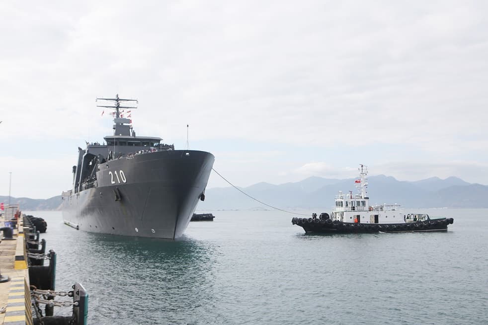 Tàu Hải quân Cộng hòa Singapore cập cảng Quốc tế Cam Ranh thăm tỉnh Khánh Hòa