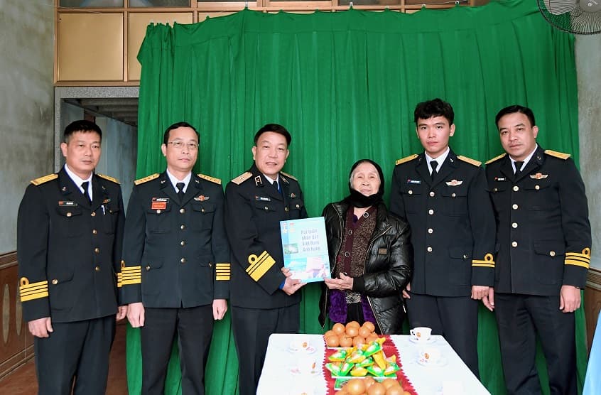 Vùng 1: Thăm, chúc tết địa phương và các gia đình chính sách