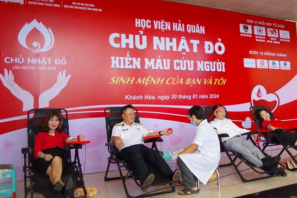 Ngày Chủ nhật đỏ lần thứ 16 ở Học viện Hải quân