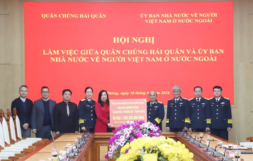 Tăng cường hợp tác hướng về biển, đảo quê hương